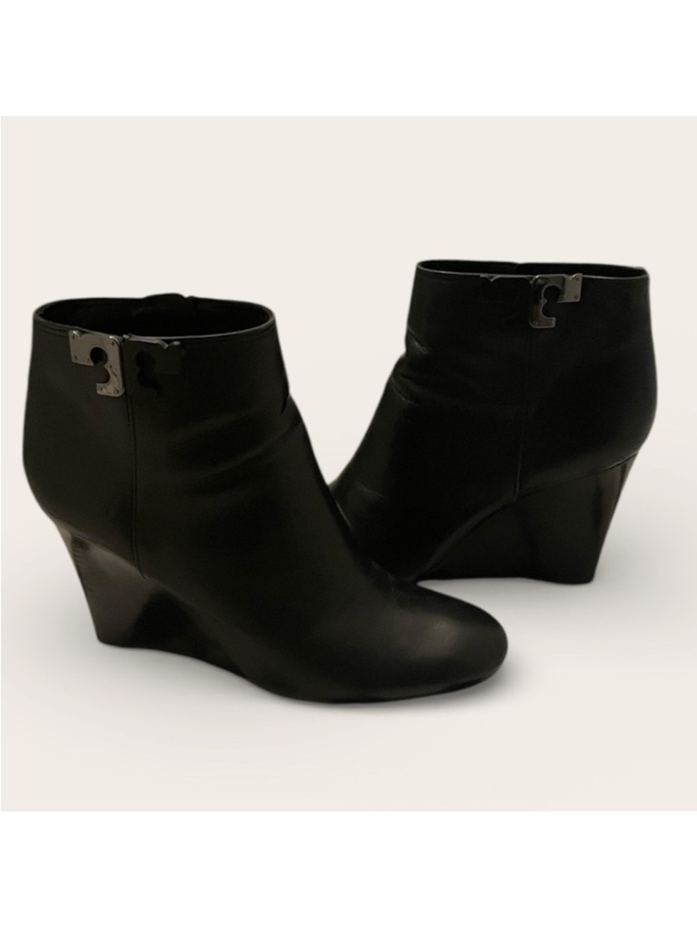 Tory Burch Elegant Black Leather Ankle Booties